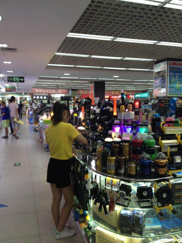 深圳華強北 電子市場依然火爆，網(wǎng)絡(luò)技術(shù)服務(wù)成新引擎